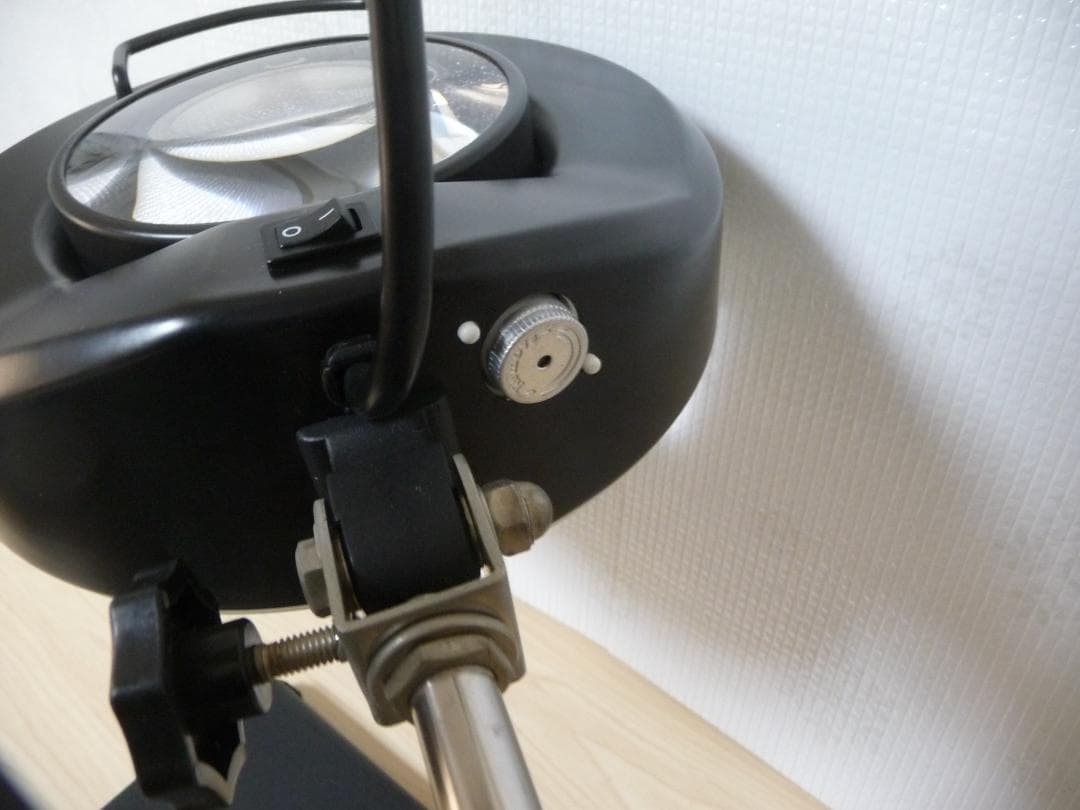 照明付き拡大鏡　テーブルスタンド式　E-127