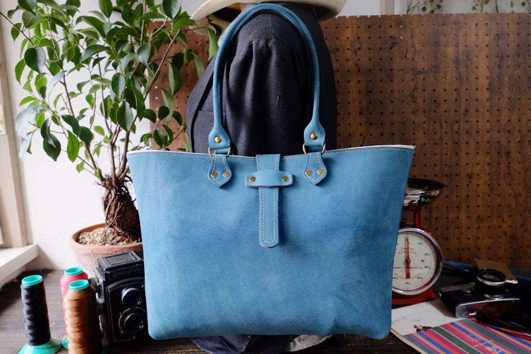 ◆受注生産◆ターコイズブルー牛革床トートバッグ　作家手作り　帆布ハンドメイド