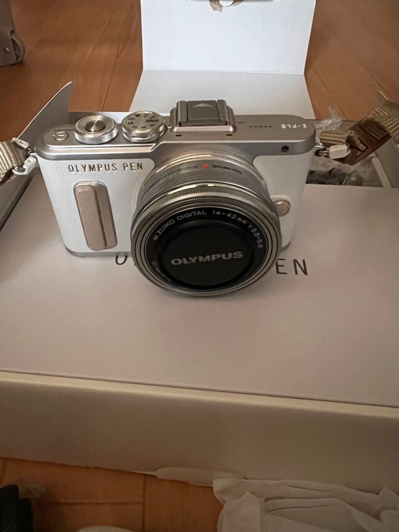 値下げ中！Olympus PEN E-PL8 + Vanguard バッグ
