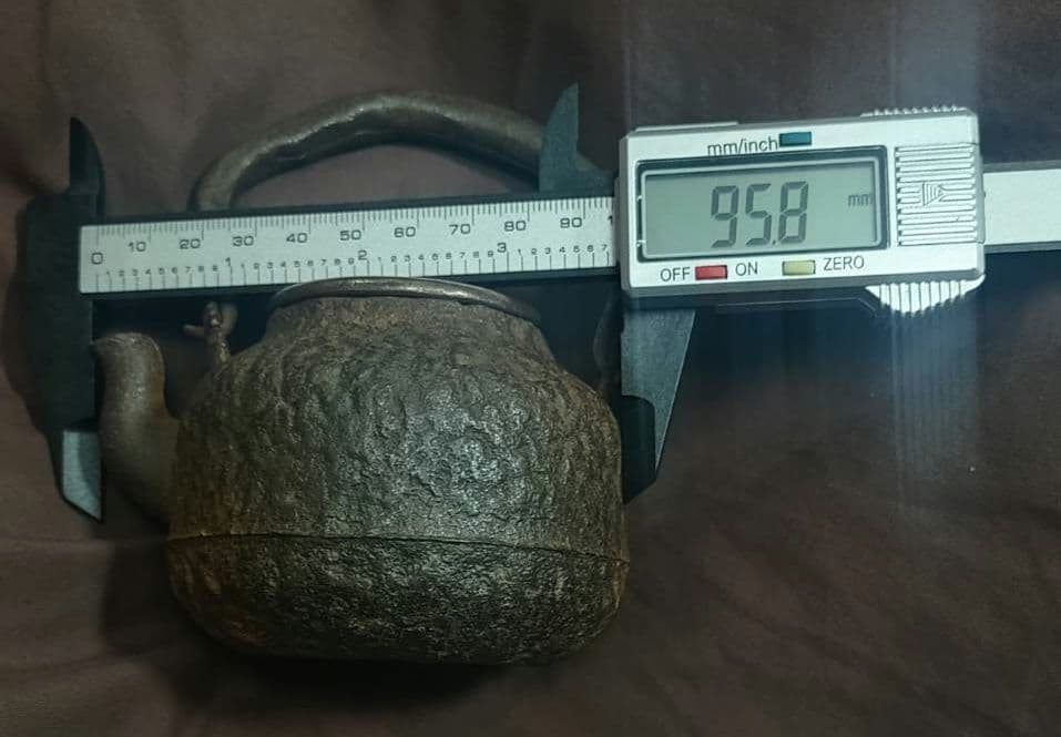 龍文堂作　岩肌　鉄瓶　茶器、小振り　レア物　骨董鉄器