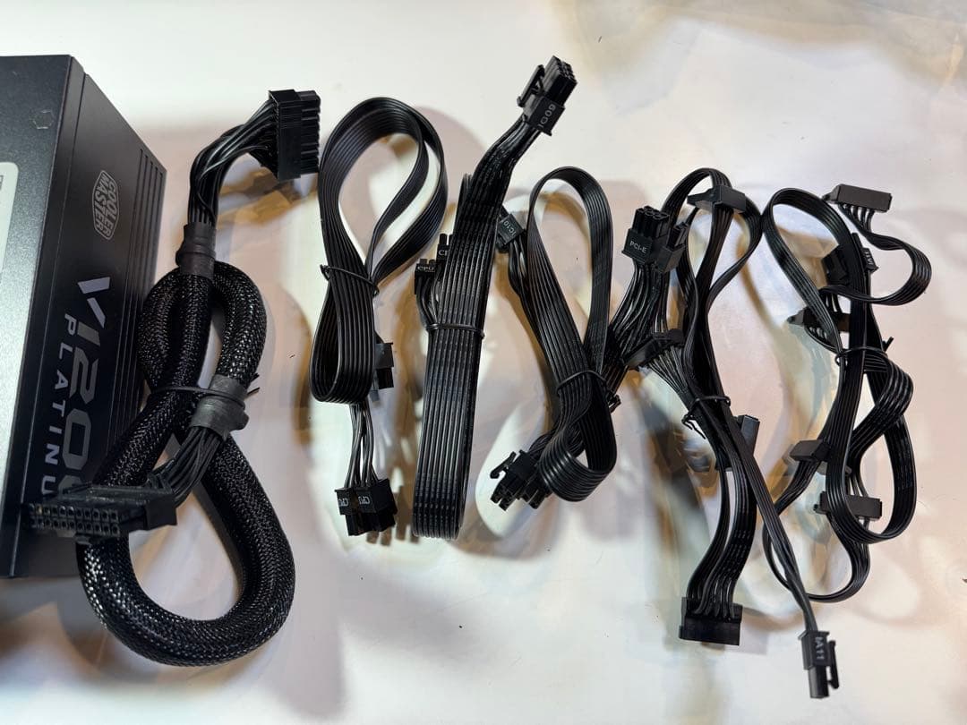 Cooler Master V1200 80 電源ユニット　1200w