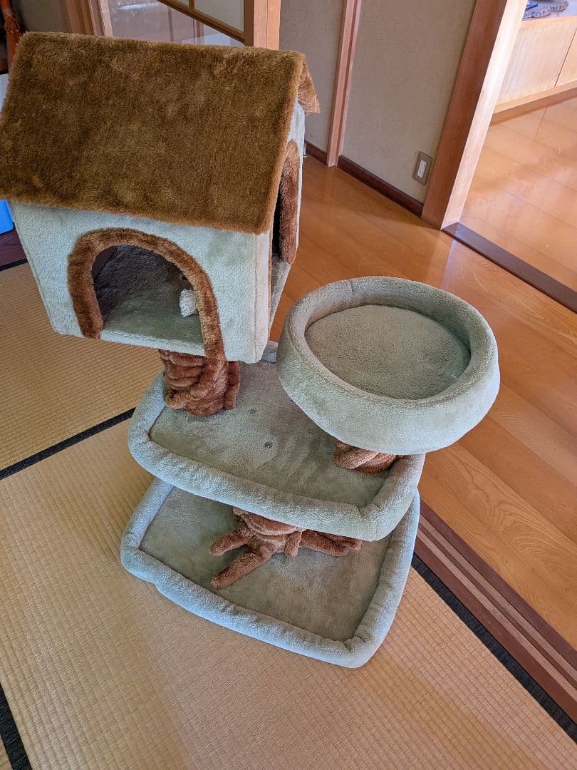 据え置き型キャットタワー グレーとブラウン