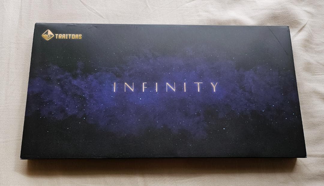 TRAITORS INFINITY 宇宙テーマキーキャップ