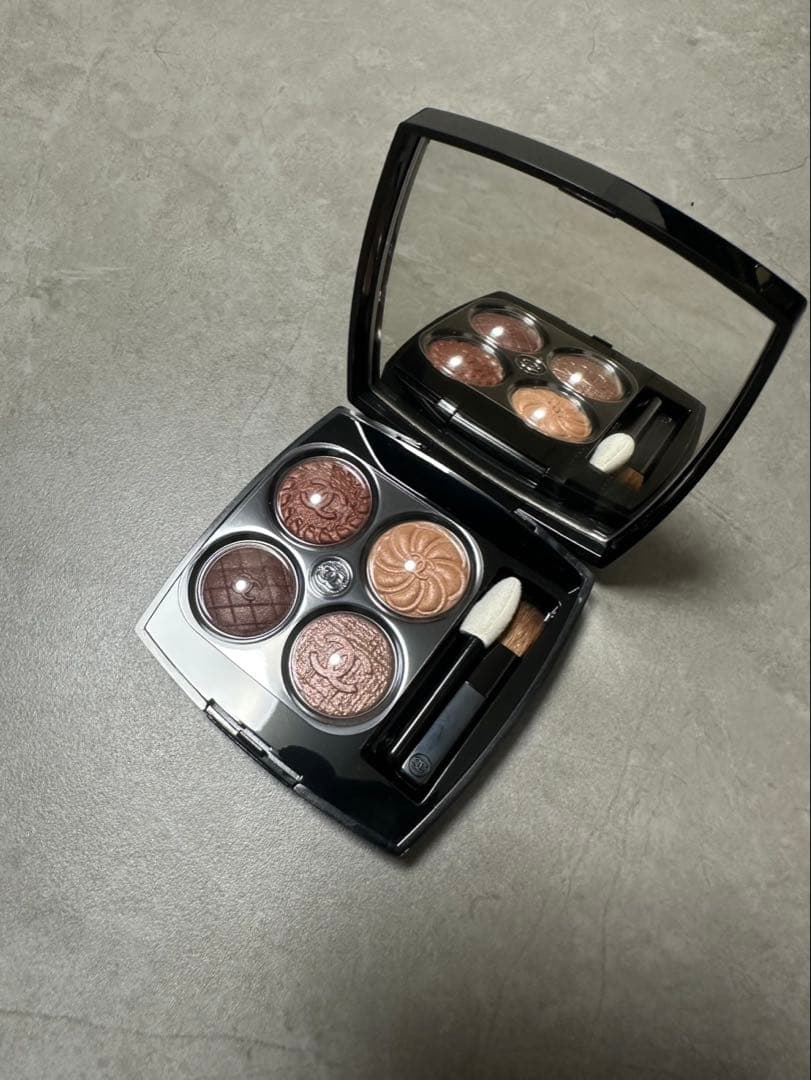 CHANEL アイシャドウパレット　レキャトルオンブルブトン219
