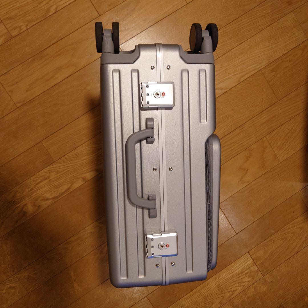 Amazonで購入したキャリーケースです