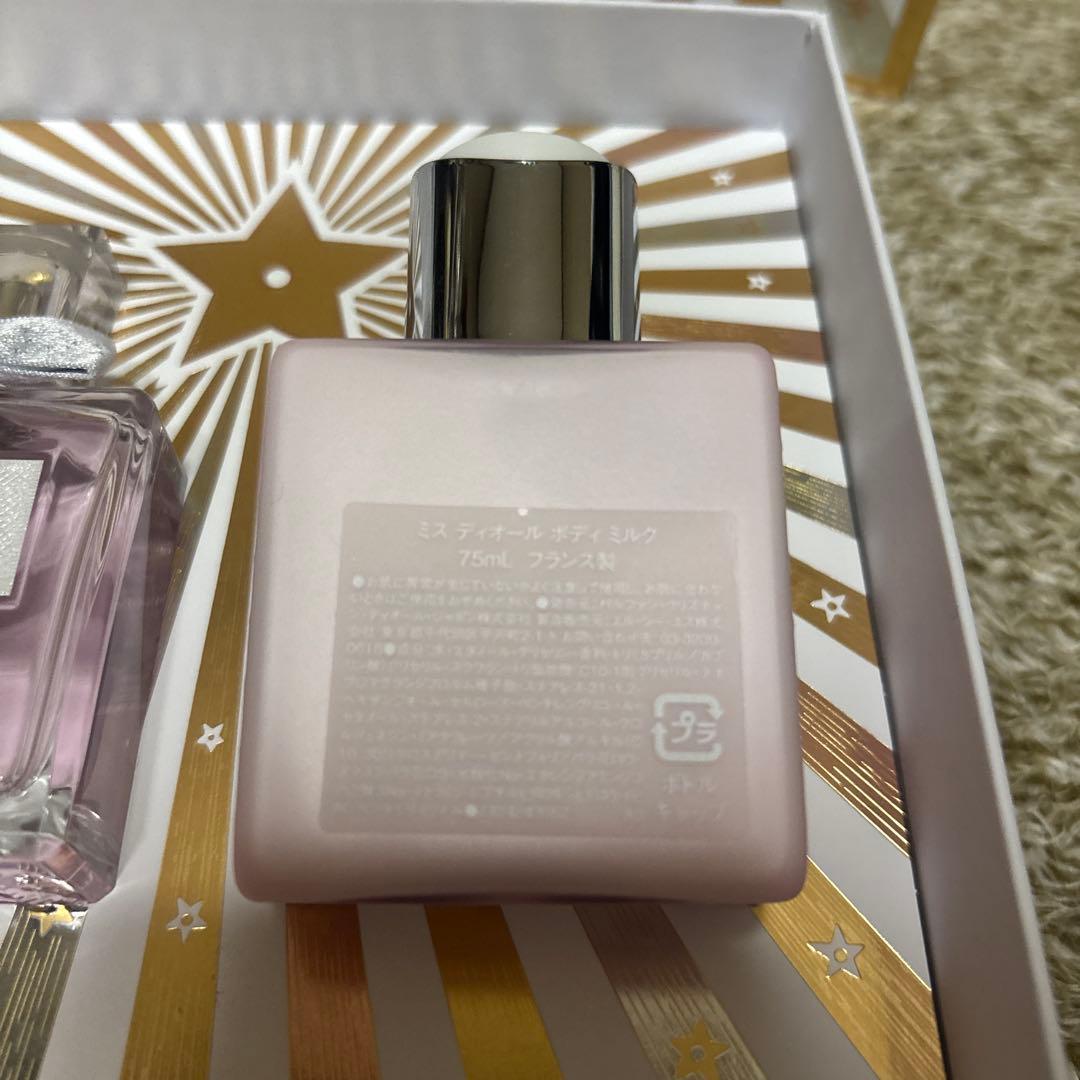 クリスマスコフレ　Dior Miss Dior 香水＆ボディローションセット