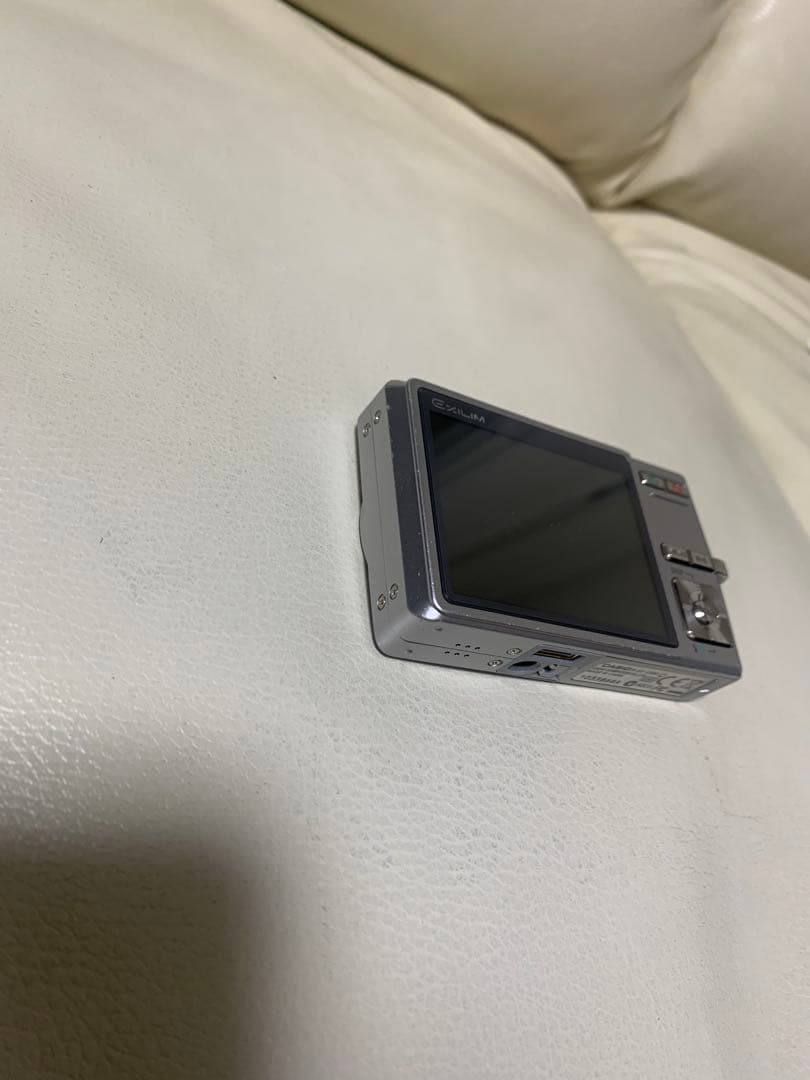 CASIO EXILIM EX-Z500 コンパクトデジタルカメラ　シルバー