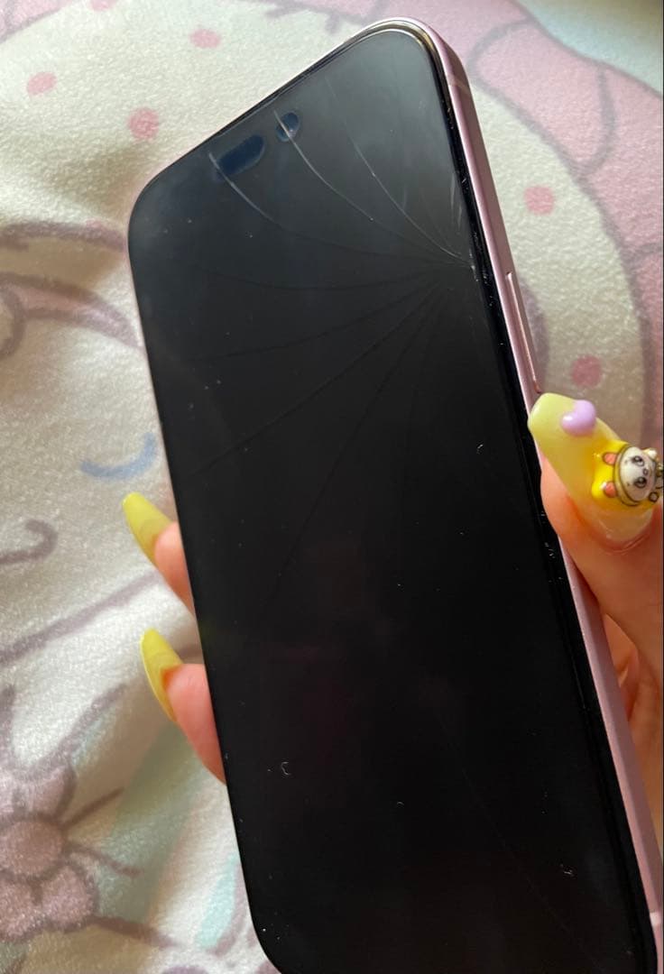 iPhone 15 128GB 画面割れ