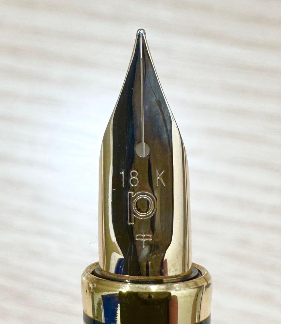 ＊　プラチナ　金沢箔万年筆　桜吹雪柄　中字　ペン先18K