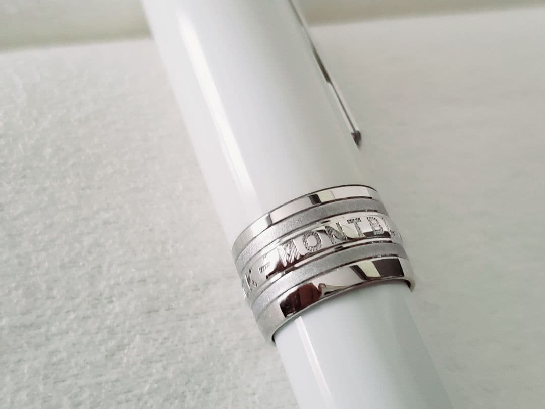 お洒落MONT BLANC ホワイト ボールペン