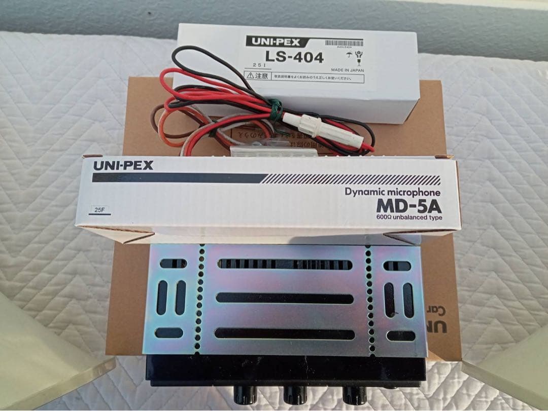 UNI-PEX　50W選挙スピーカー2本で　アンプ12V　40W１台
