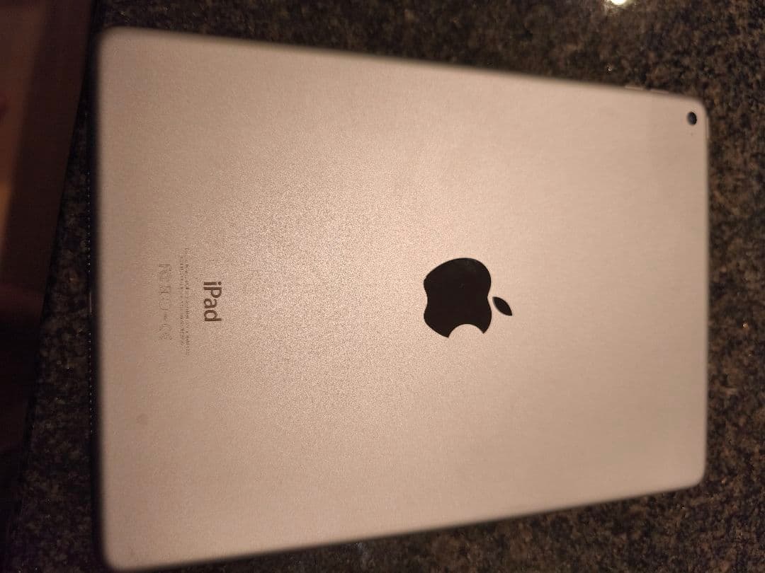 Apple iPadAir 第2世代 本体 16GB シルバー MGL12J/A