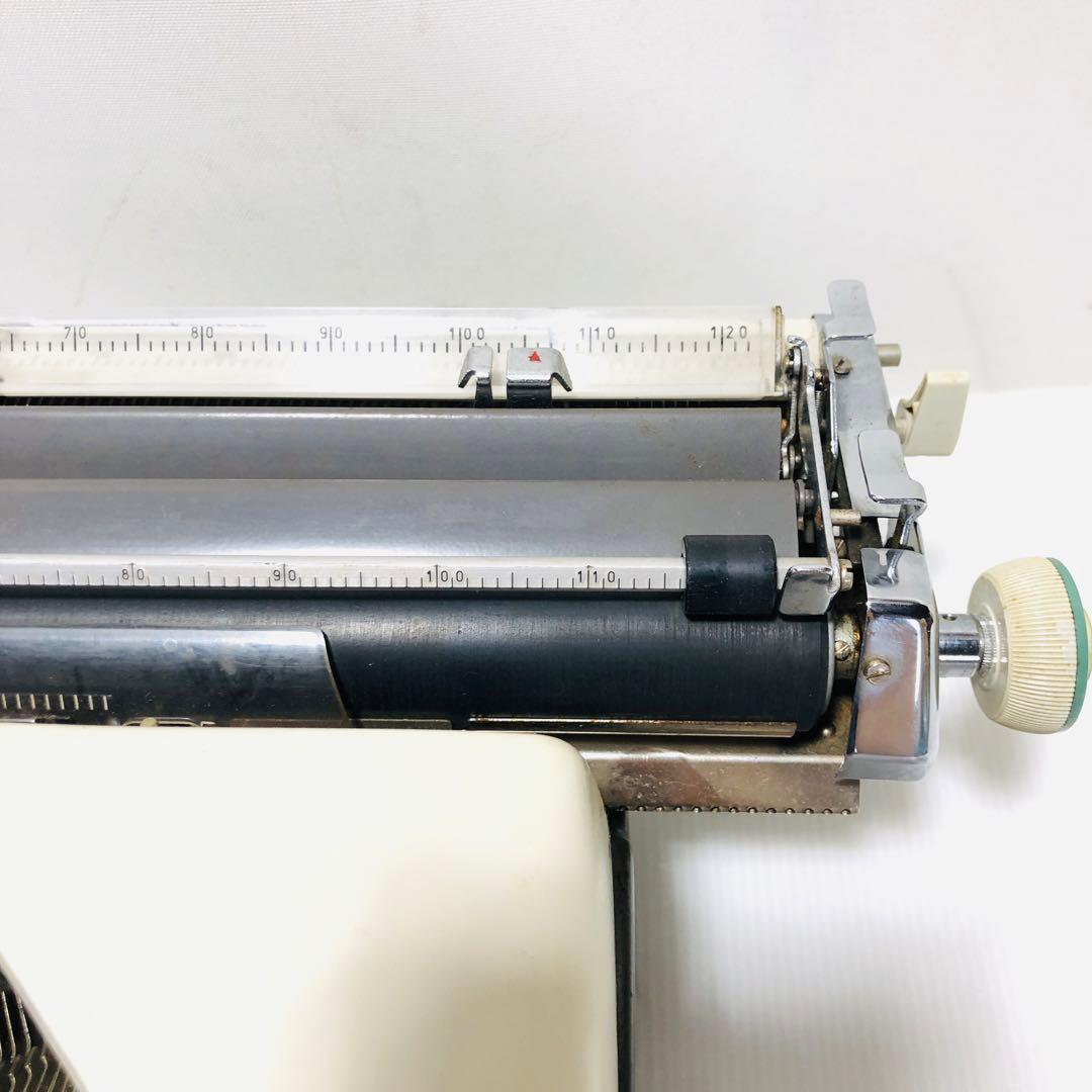 ディスプレイにも映える重厚感歴史を纏うドイツ製タイプライター　希少なカナ表記