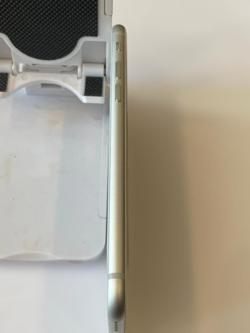 iPhone 8 SIMフリー 64GB シルバー