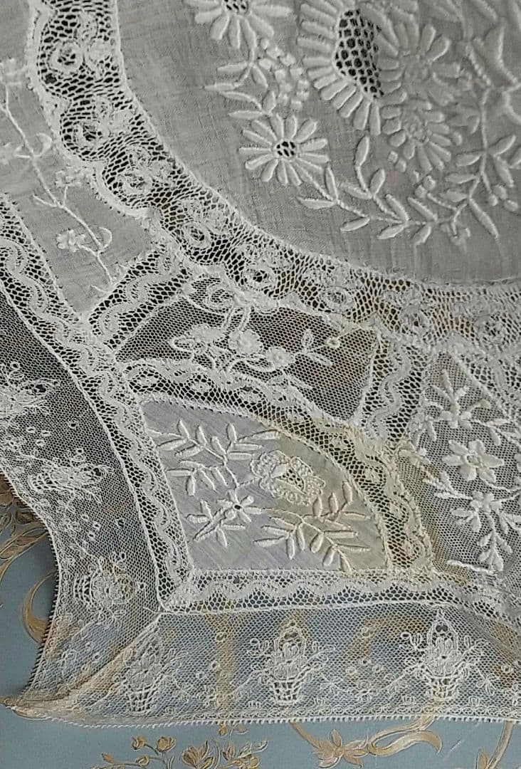フランスアンティーク　繊細精巧 ノルマンディーレース　ドイリー　テーブルマット♪