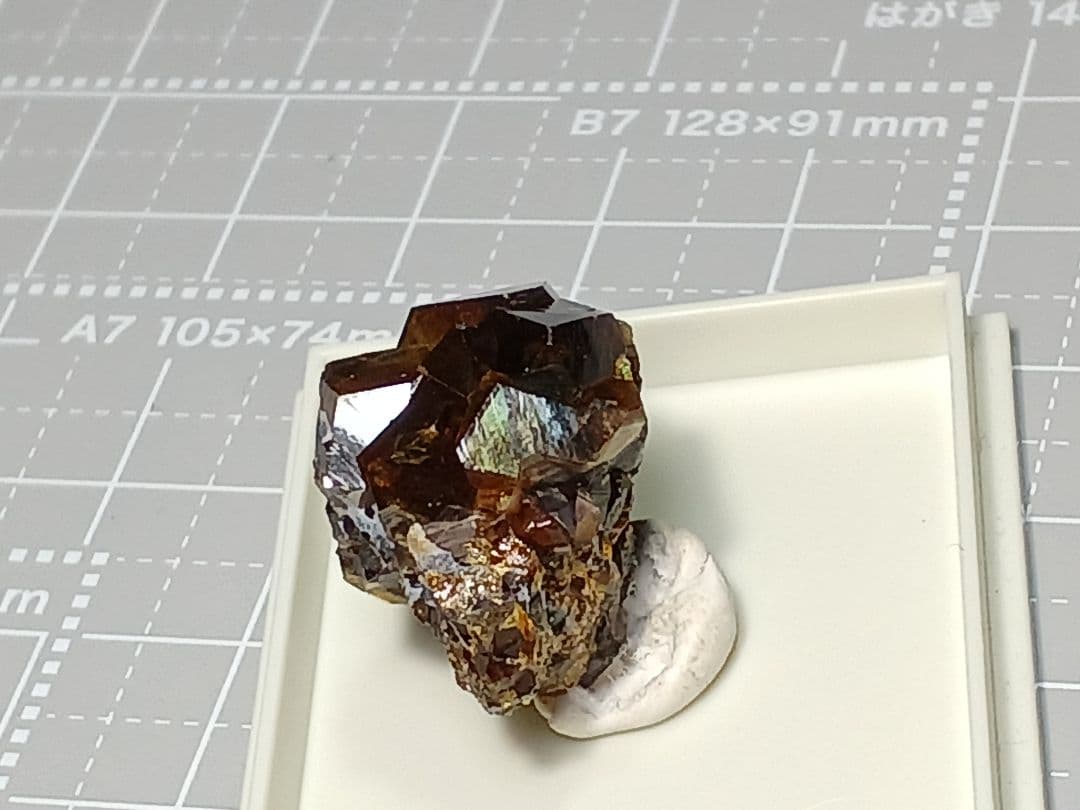 国産鉱物　オーロラレインボーガーネット　原石 鉱物標本
