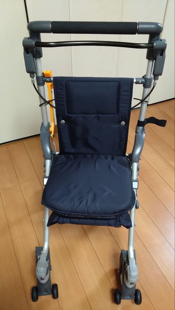 コンビウェルエス キャリースルーン #シルバーカー #歩行器 #車椅子