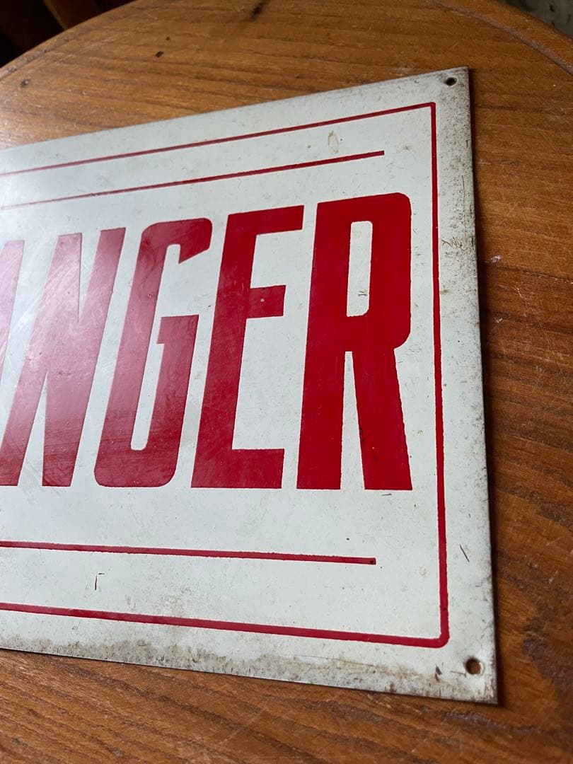 アンティーク　メタル　サイン　プレート　看板　DANGER ブリキ　白　アメリカ