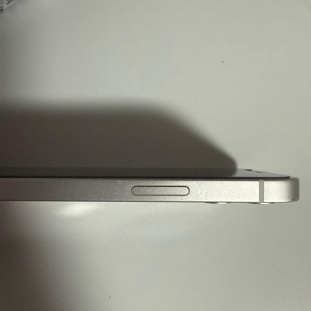 iPhone 12 ホワイト
