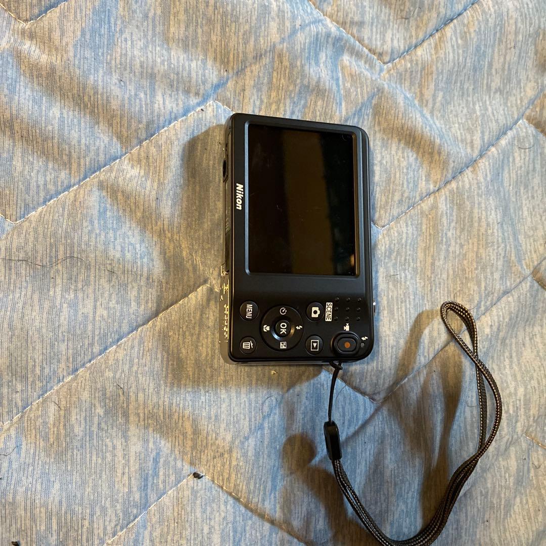 Nikon COOLPIX コンパクト電池式デジタルカメラ 大量メモリー付き