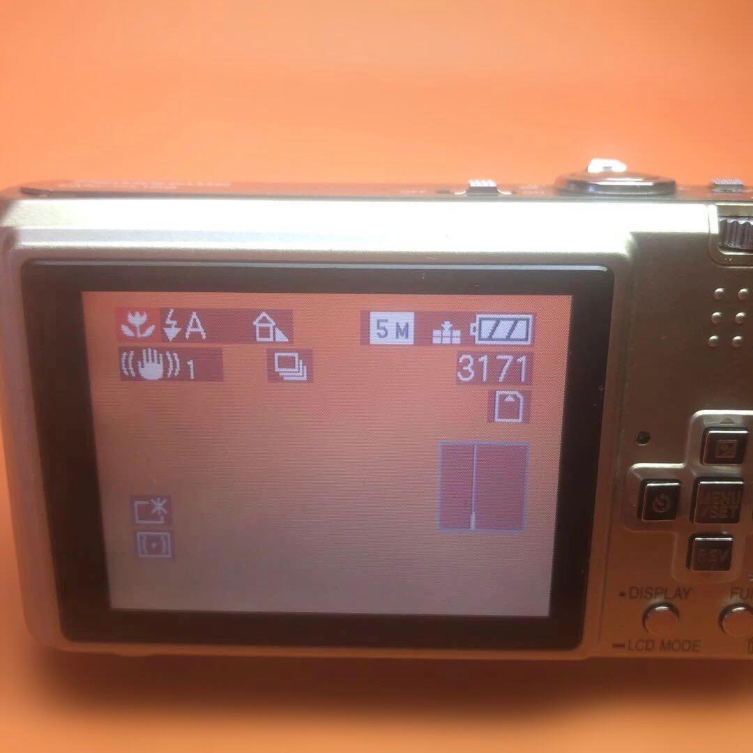 LUMIX 12メガピクセル コンパクトデジタルカメラ　シルバー　充電器付き