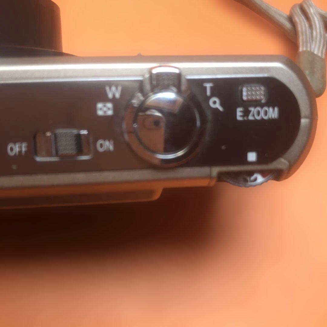LUMIX 12メガピクセル コンパクトデジタルカメラ　シルバー　充電器付き