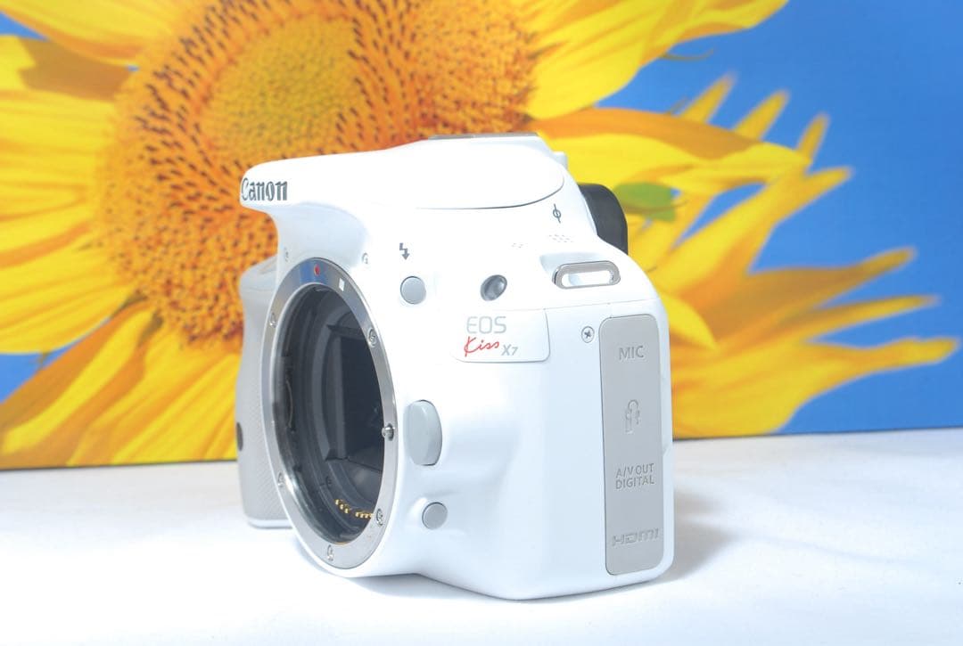 人気のホワイト Canon EOS Kiss X7 付属品多数✨一眼レフカメラ