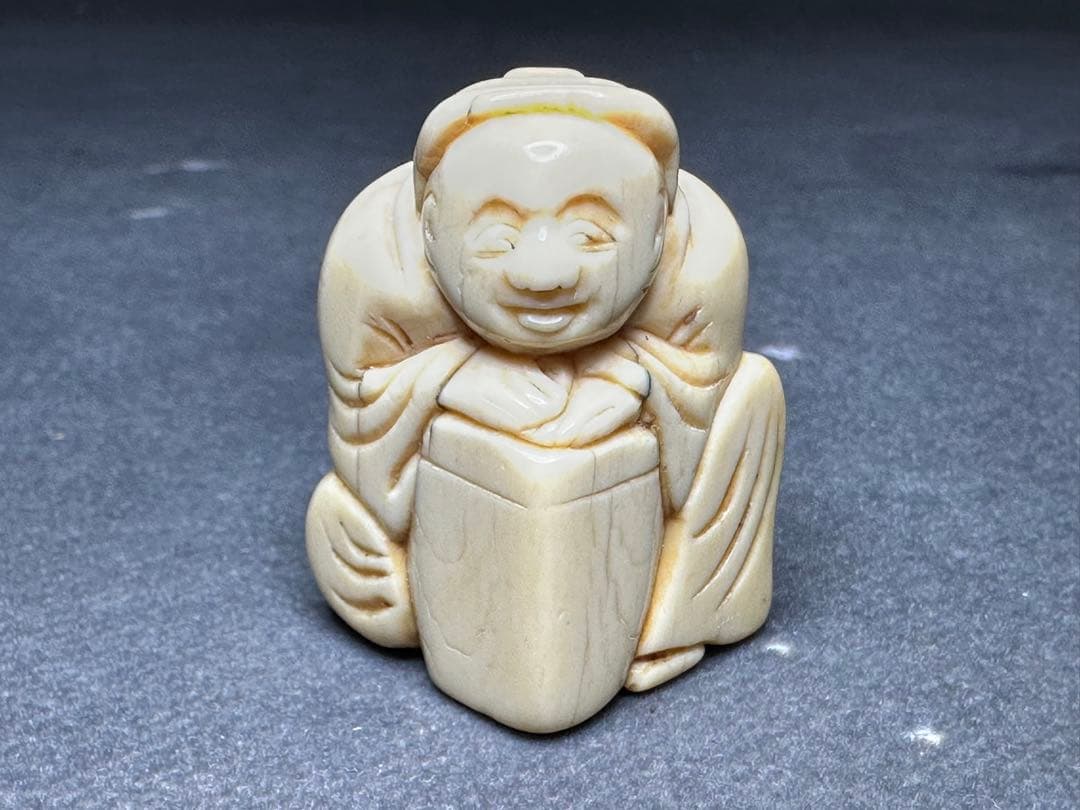 極上　根付　天然素材　アンティーク　骨董　飾り物　古美術品　 置物　細密細工