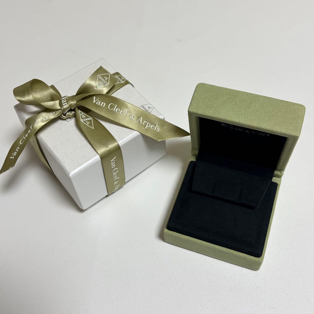 美品　ヴァンクリーフ&アーペル　ピアスケース　空箱　アクセサリー入れ　リボン付き