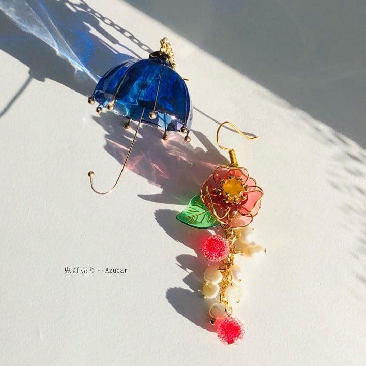 傘と椿から零れ落ちる雫。　傘レジンと椿の和風ピアス　イヤリング