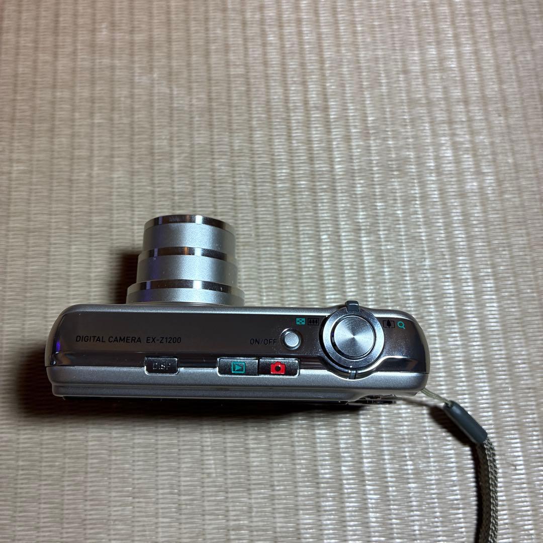CASIO EXILIM 12.1メガピクセル　コンデジ　デジカメ