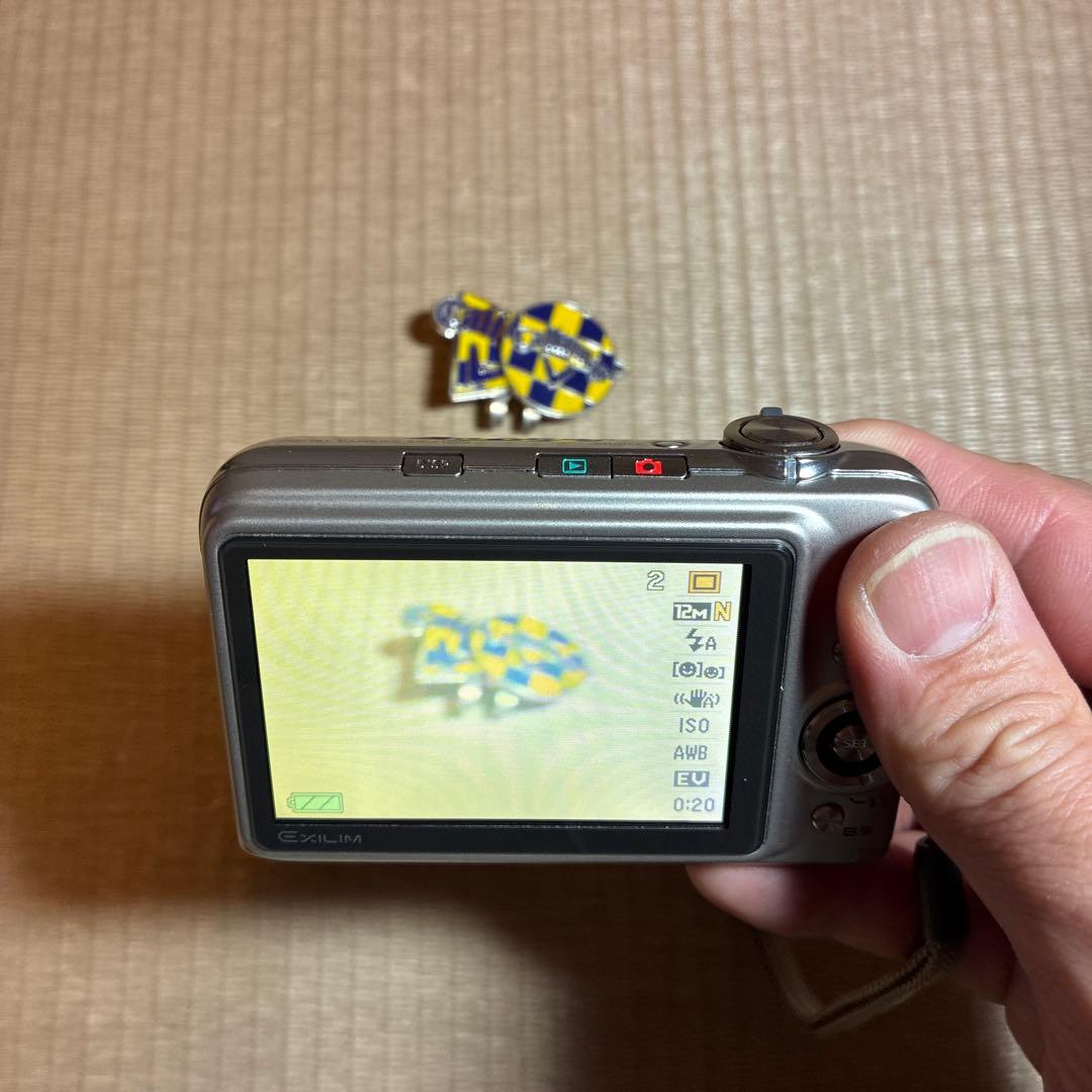 CASIO EXILIM 12.1メガピクセル　コンデジ　デジカメ