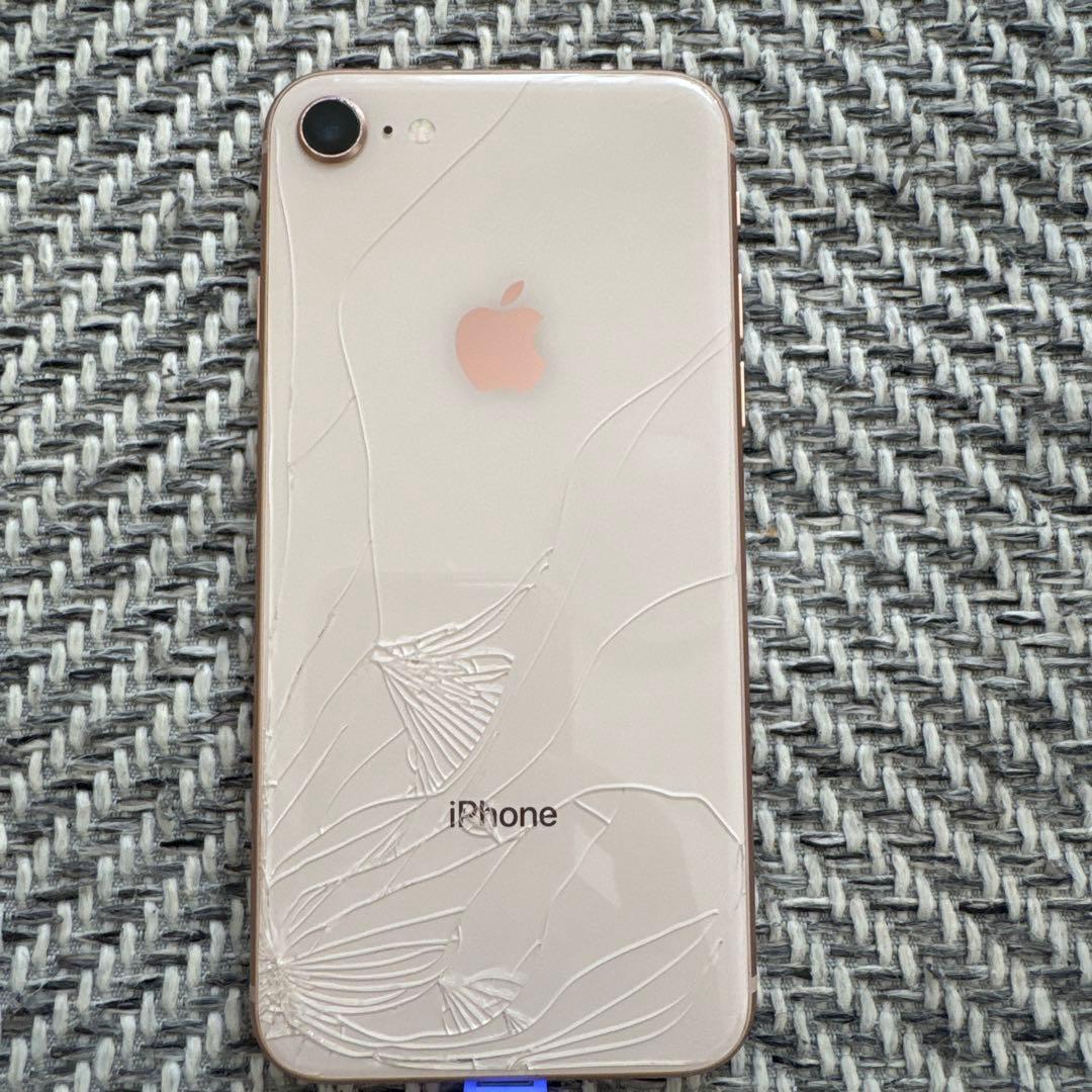 iPhone 8 ゴールド 本体