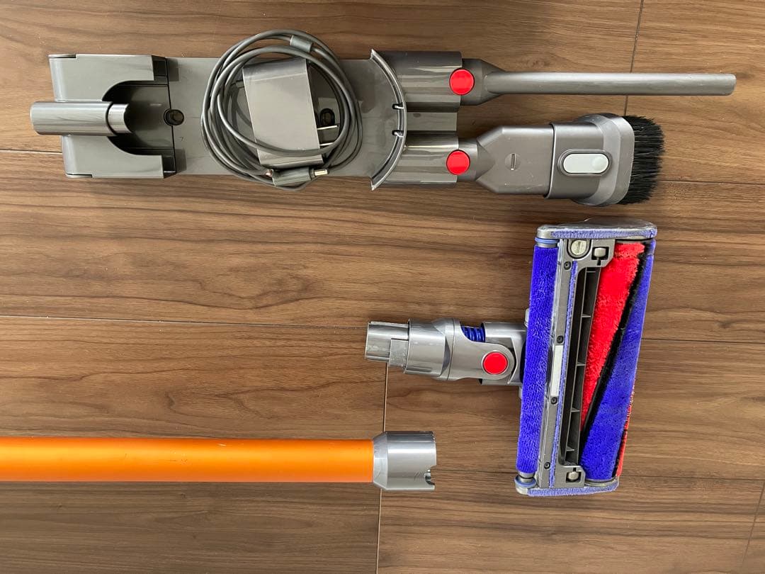 Dyson V8 SV10 コードレスクリーナー 分解清掃済み 動作品
