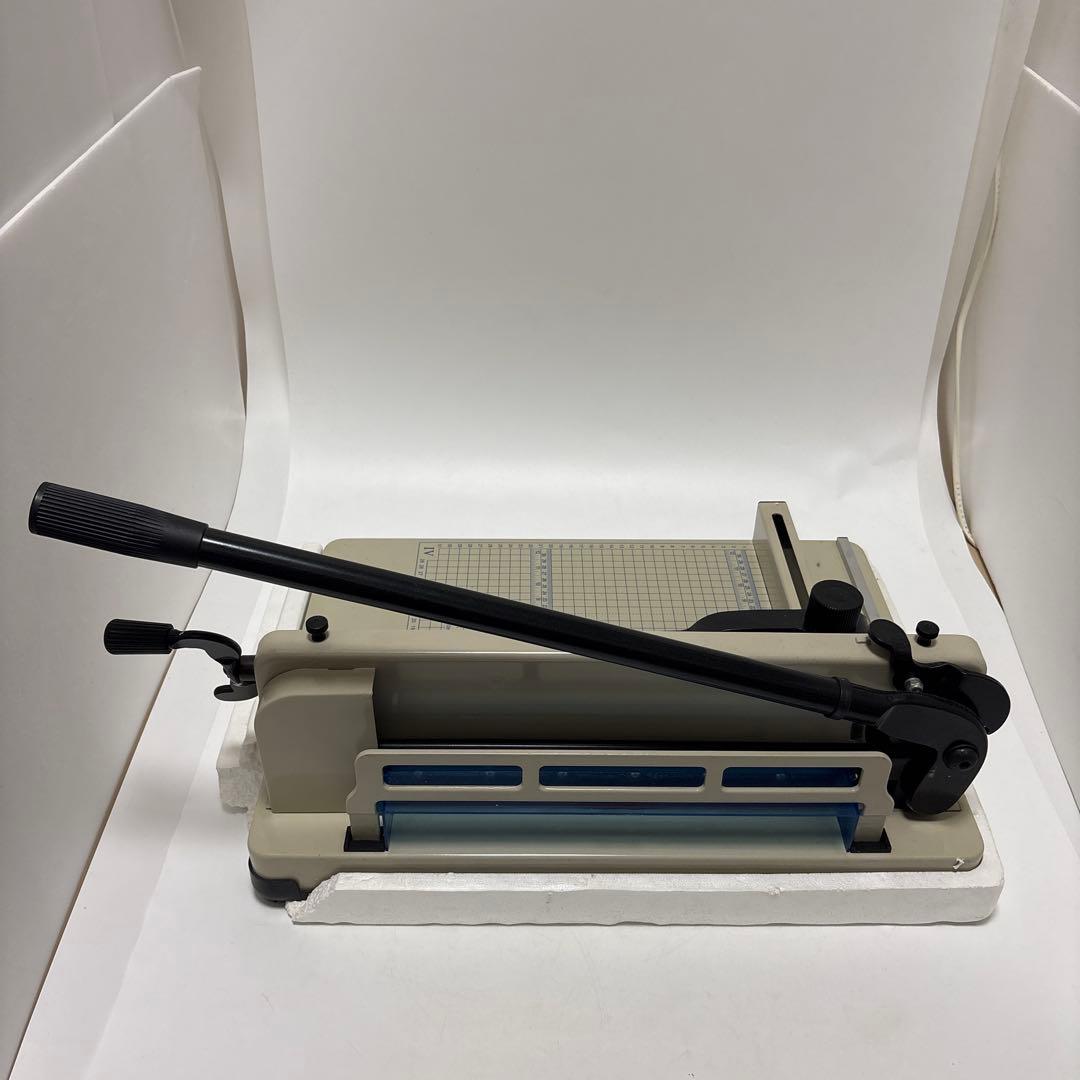 d*e様 【中古品】ダイシン商事 大型裁断機 ペーパーカッター DS-858A4