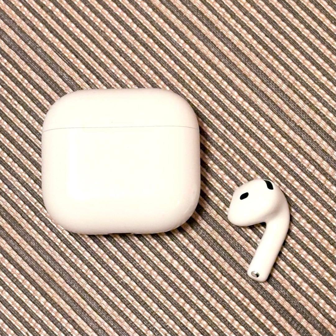 Apple AirPods4 右耳　充電ケース　ノイズキャンセリング非搭載