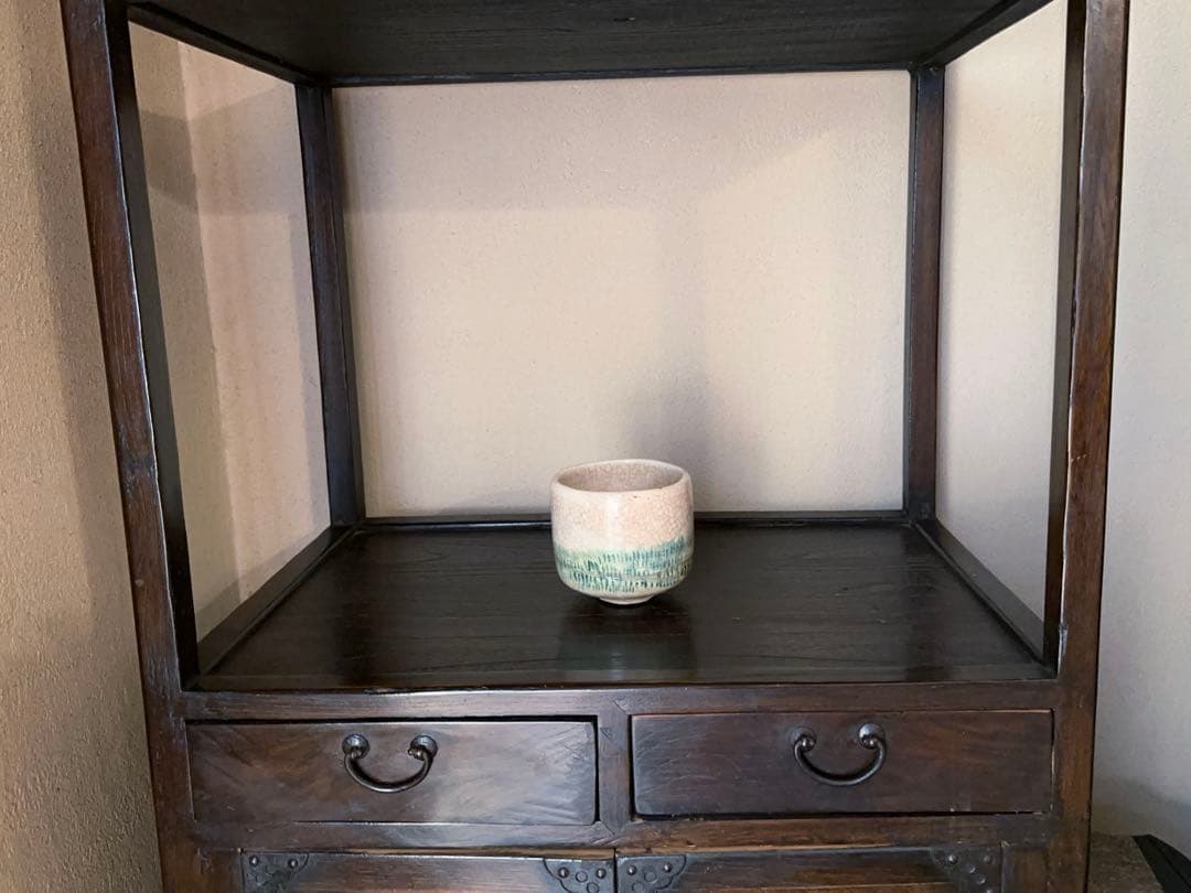 抹茶茶碗　草萌