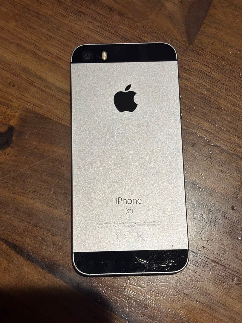 iPhone SE 第一世代128GB（美品）スペースグレー バッテリー81%