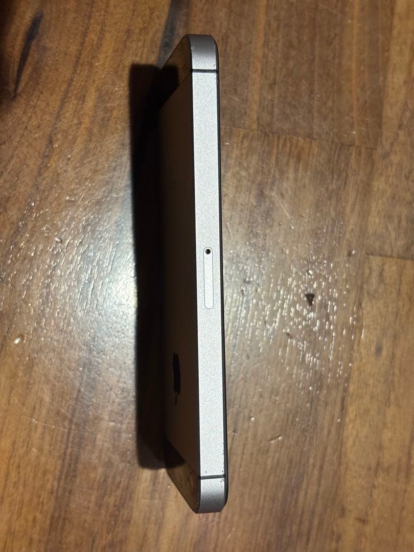 iPhone SE 第一世代128GB（美品）スペースグレー バッテリー81%