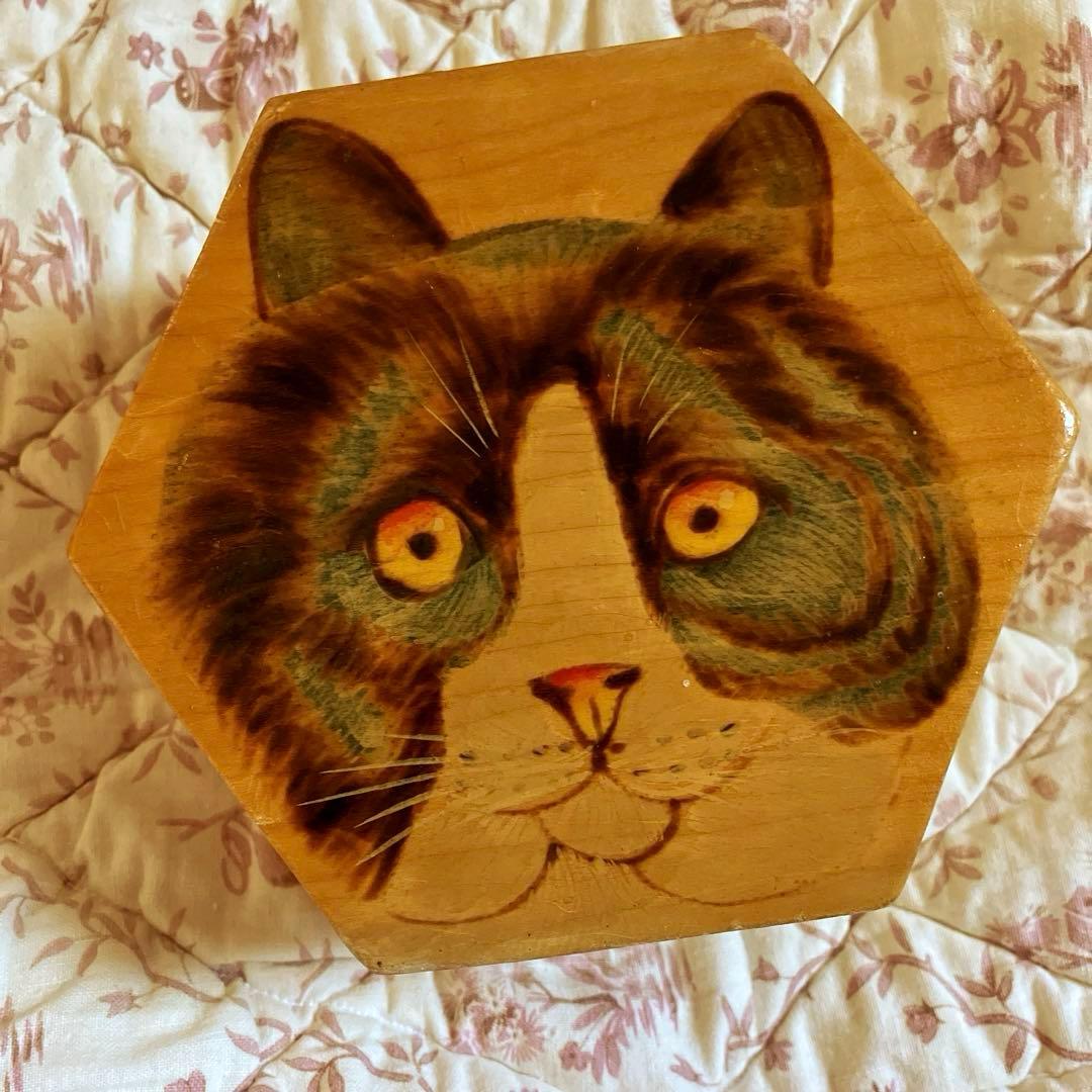 フランスアンティーク猫の木箱　シルク布貼り　カルトナージュ