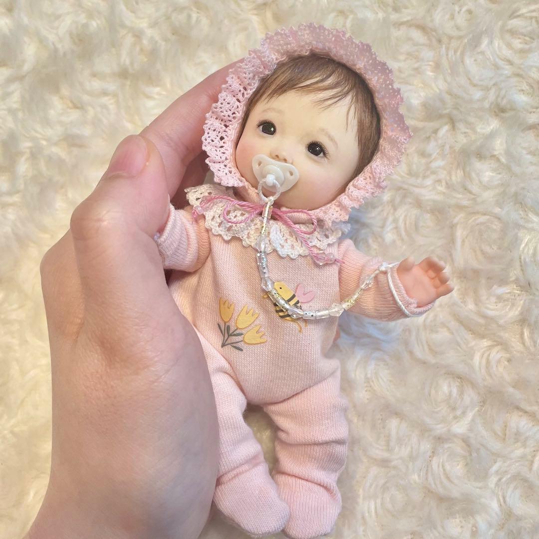 樹脂粘土ベビー おしゃぶりベビー フリル帽