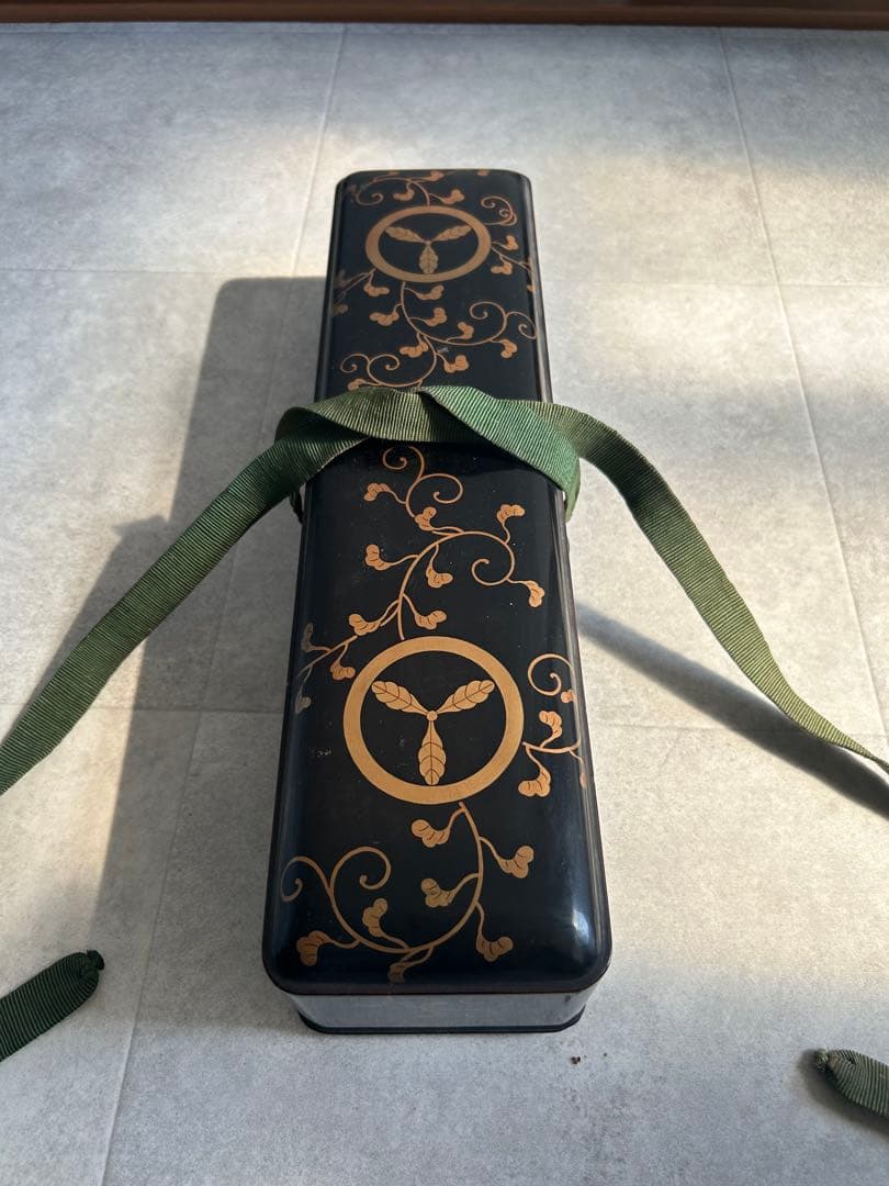 時代物　金蒔絵 唐草 家紋入 文箱（長手箱） 黒漆 漆器 骨董 42センチ