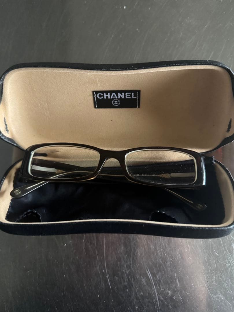 CHANEL メガネ ケース付き