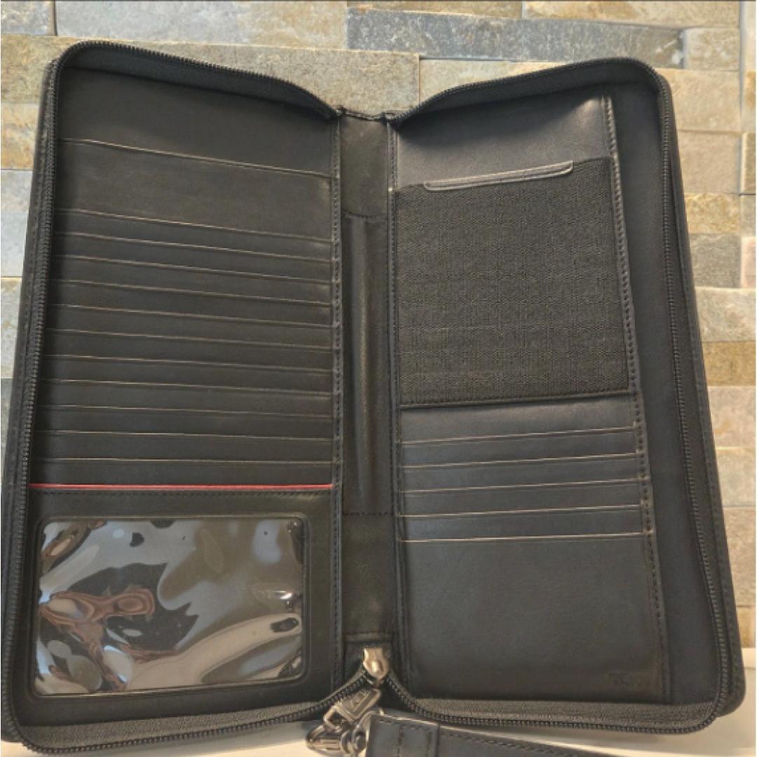 TUMI ラウンドジップ トラベル ウォレット