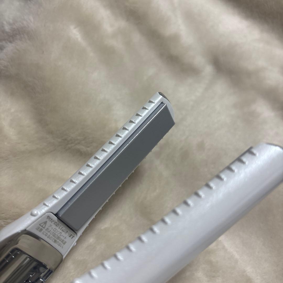 【極美品】【即日発送可】Refa フィンガーアイロン ミニアイロン持ち運び充電式