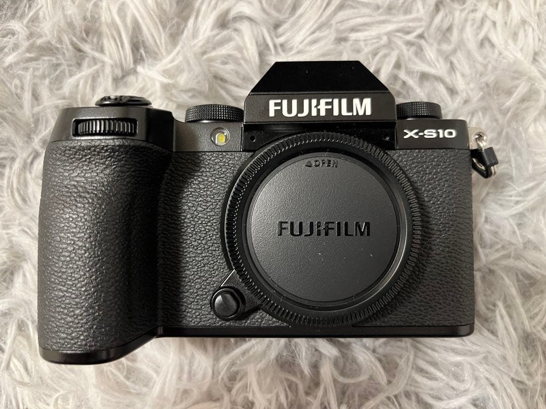 Fujifilm X-S10 ミラーレスカメラ ダブルレンズキット　富士フィルム