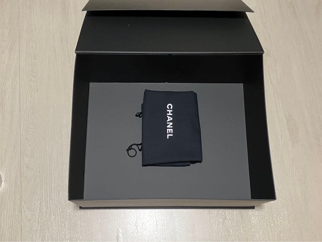 CHANEL ギフト箱 バック空箱　マグネット式