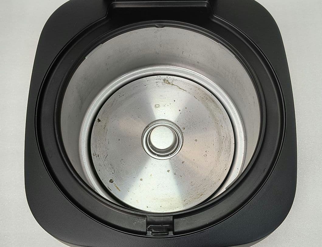 35 バルミューダ炊飯器　BALMUDA　The　Gohan　K08A