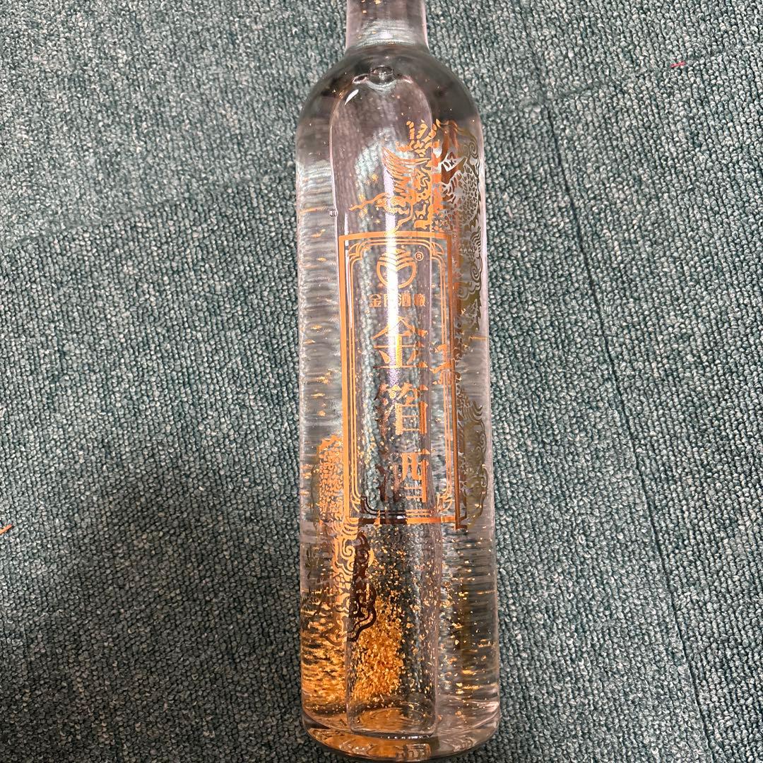 金門高梁酒　金箔酒 750ml 木箱入り　中華民国　台湾酒 陳年 白酒