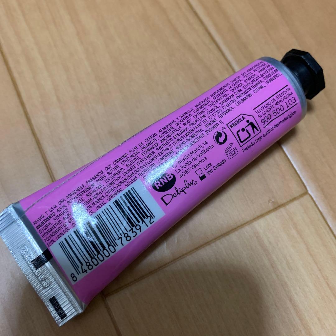 未使用中栓つき　CREMA　DE  MANOSハンドクリーム